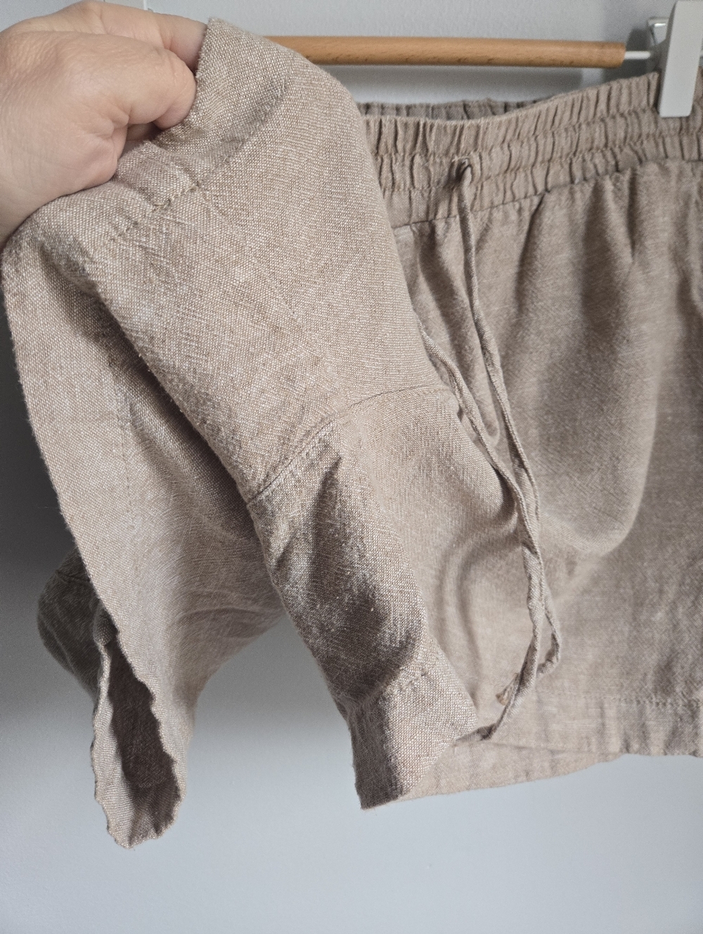 🎁 REITMANS Beige Relaxed Drawstring Linen And Viscose Shorts - Picture 3 of 7